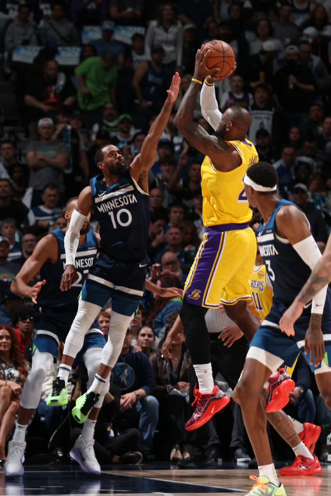 骑士横扫森林狼,全队合力夺下胜利锁定领先的简单介绍 骑士横扫森林狼,全队合力夺下胜利锁定领先的简单介绍