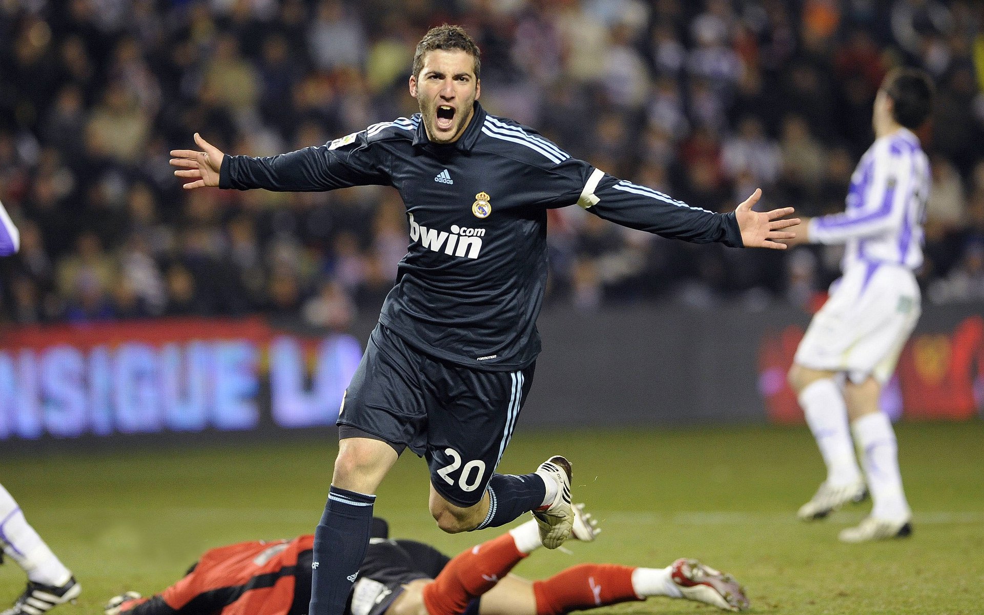 曼联铁幕降临美洲，当红魔式防守锁死阿根廷的蓝色狂想