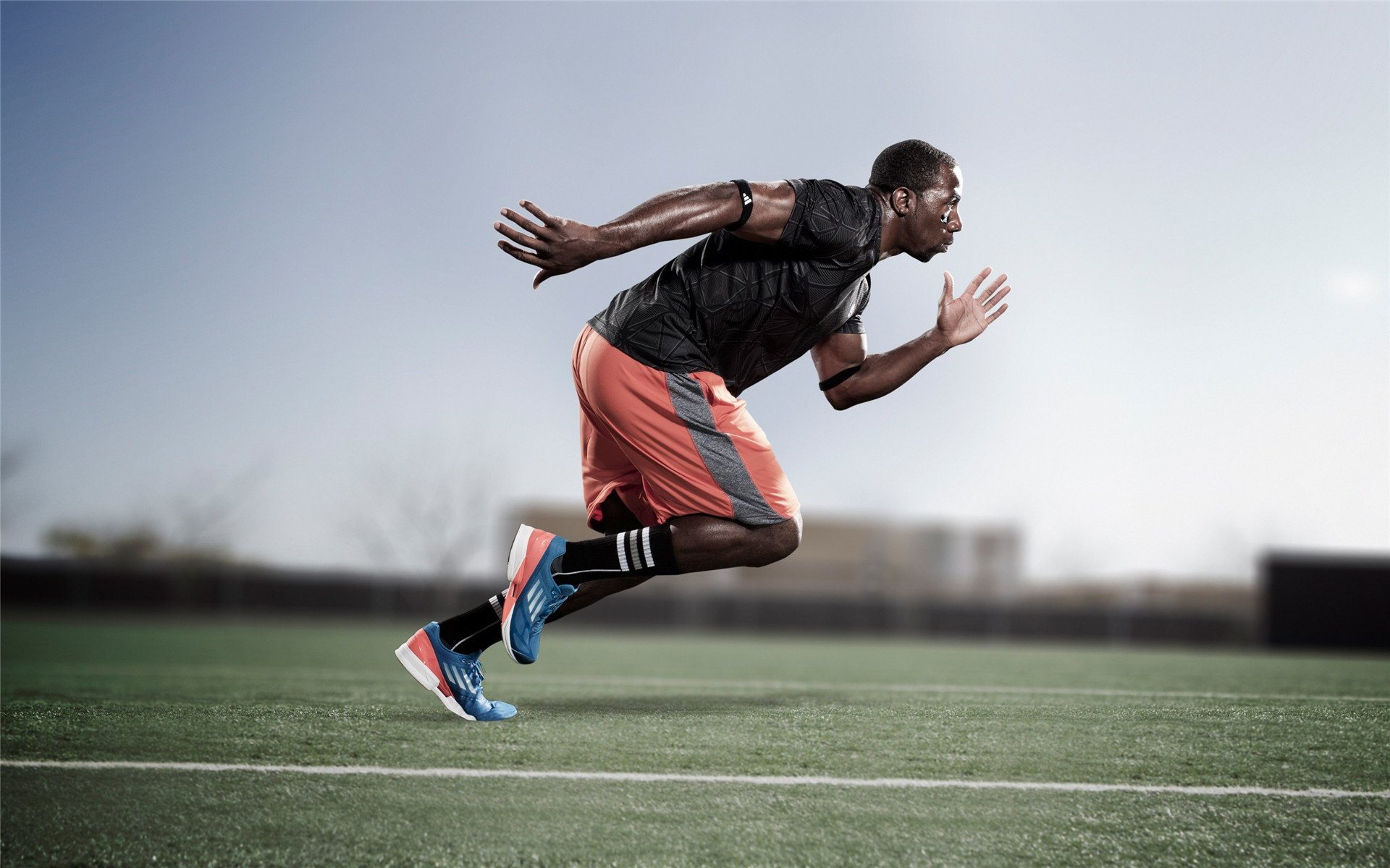 哥伦比亚之星慈善赛击溃AC米兰，李刚仁关键先生闪耀全场