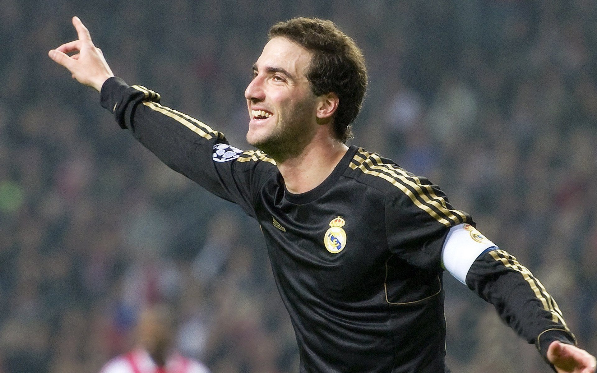 绝杀时刻,墨西哥车手在F1街道赛最后弯道逆袭亚特兰大