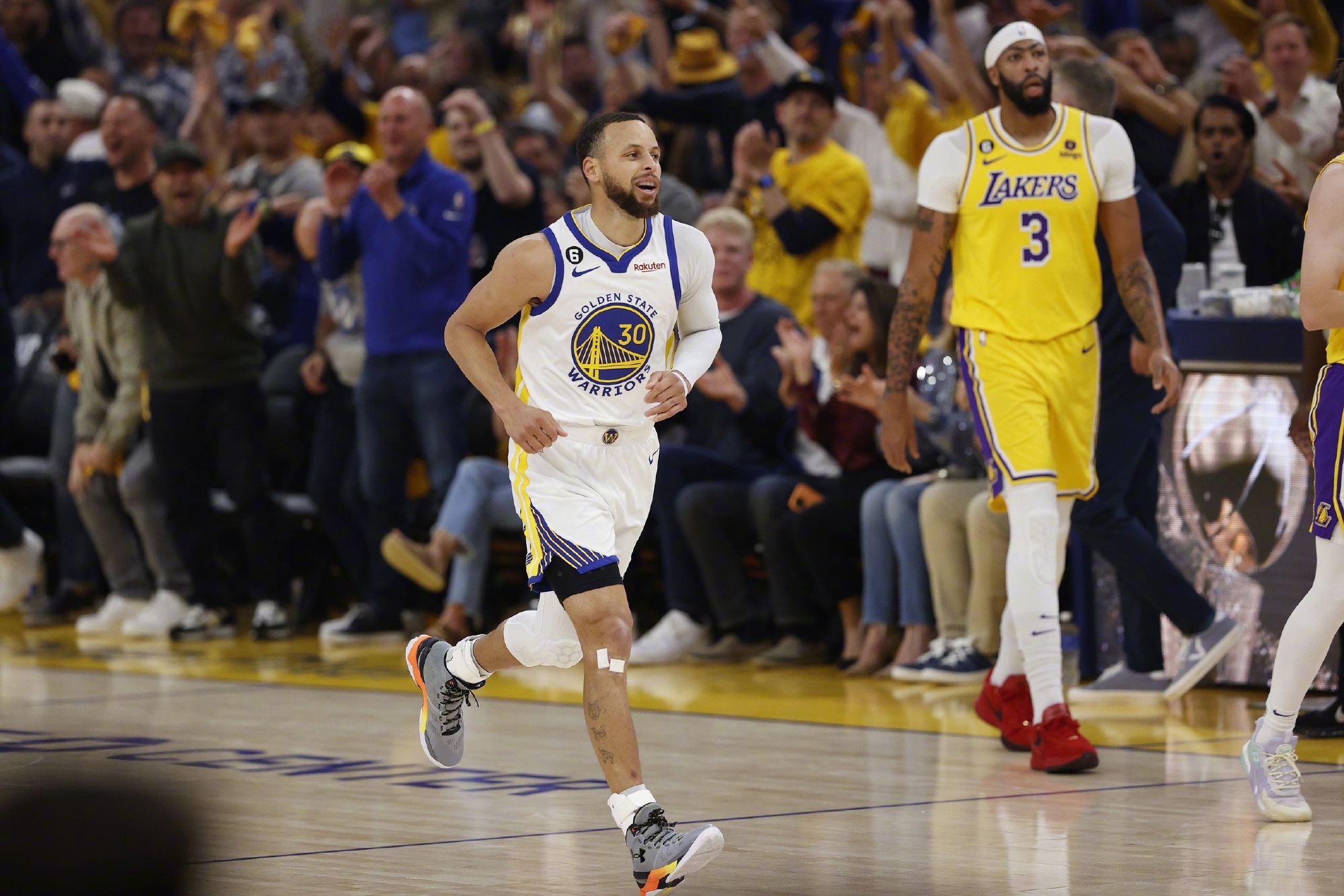 广东队对阵勇士，浓眉稳定输出不掉线